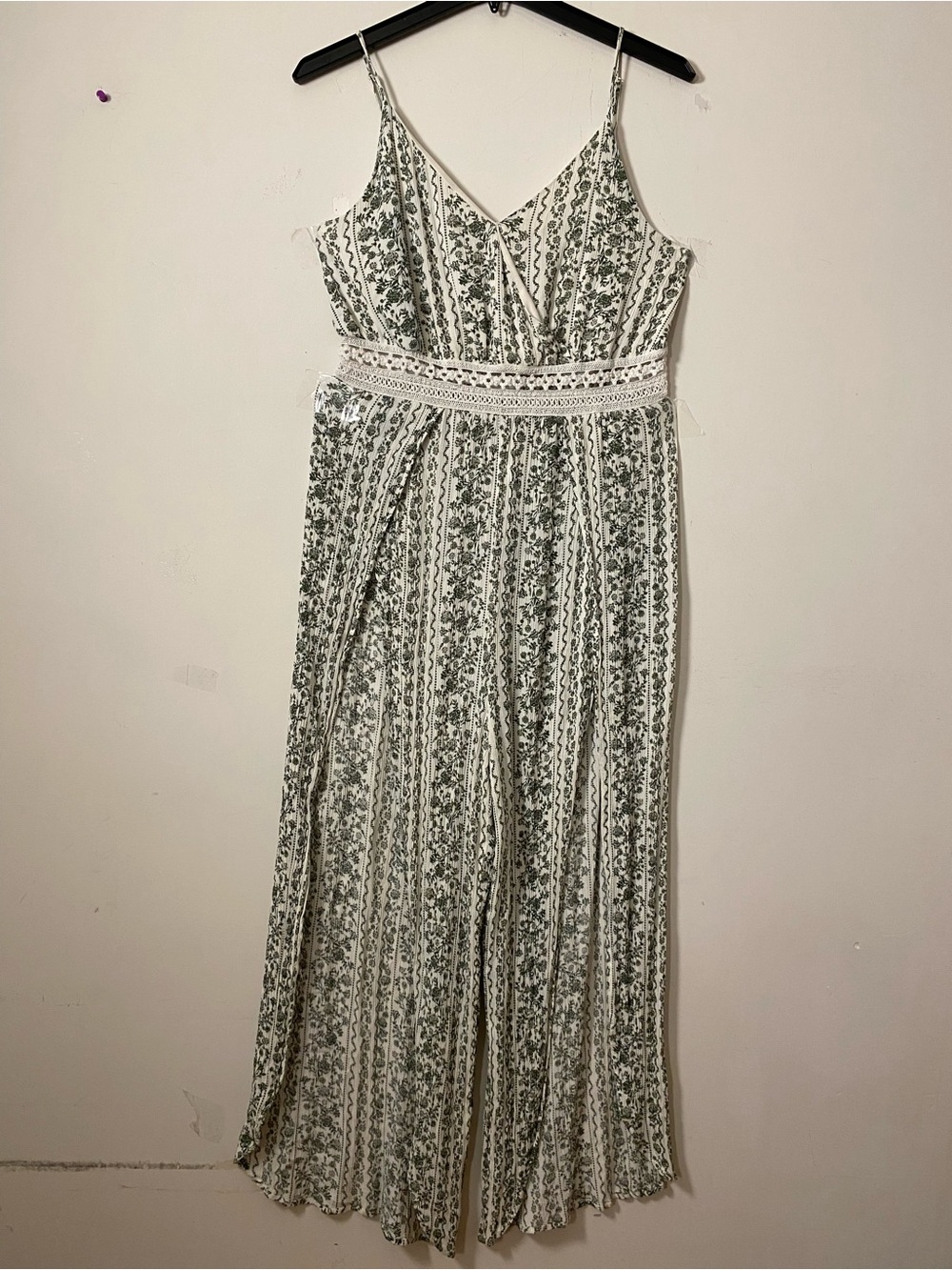 Boho Spaghetti strap V-Neck Floral deep Slit Wrap Jumpsuit in Green and White